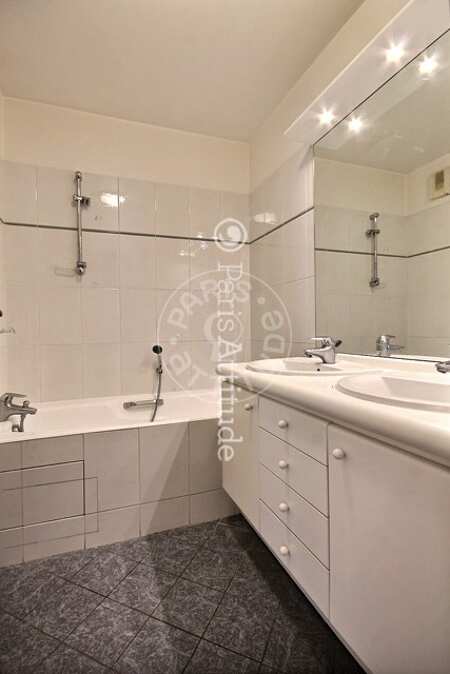 Salle de bain Appartement meublé - 50m²  - 1 chambre - Parc André Citroën - Paris