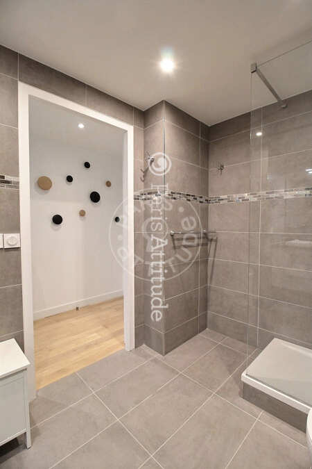 Bathroom Furnished apartment - 46m²  - 1 bedroom - Batignolles - Paris