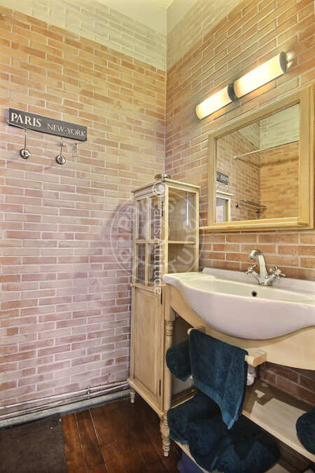 Bathroom Furnished apartment - 37m²  - 1 bedroom - Porte des Lilas - Paris