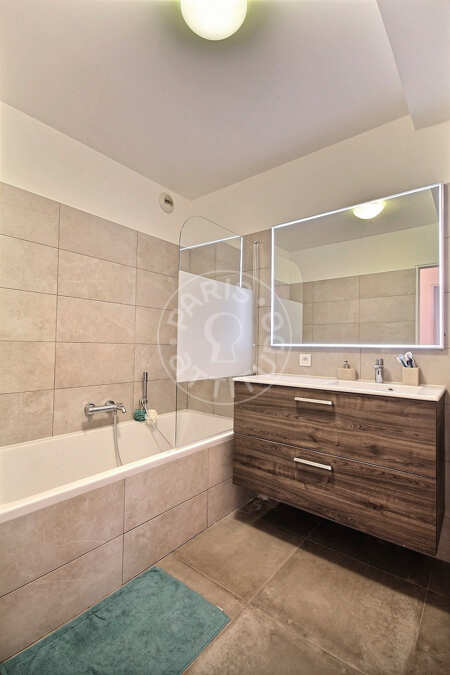 Bathroom Furnished apartment - 75m²  - 2 bedrooms - Guy Môquet - Paris