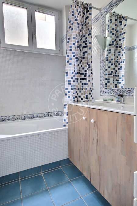 Bathroom Furnished apartment - 58m²  - 1 bedroom - Maison de la Radio - Paris