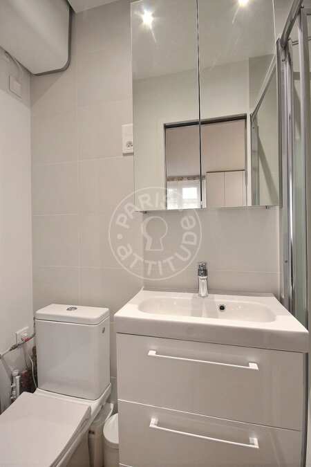 Casa de banho Quitinete mobilado - 15m²  - Montmartre / Place des Abbesses - Paris