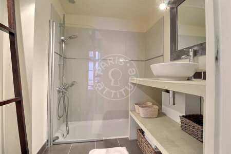 Salle de bain Studio alcove meublé - 38m²  - Place des Vosges - Paris