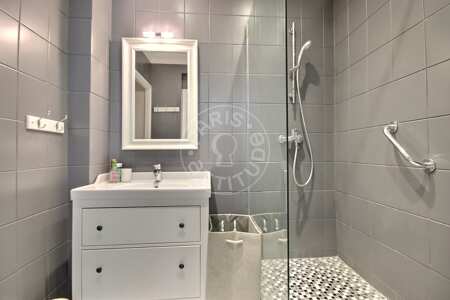 Bathroom Furnished apartment - 50m²  - 1 bedroom - Neuilly-sur-Seine
