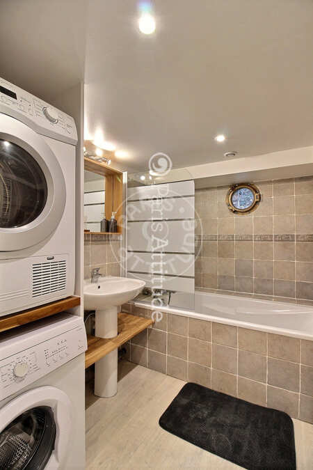 Salle de bain Appartement meublé - 90m²  - 3 chambres - Neuilly-sur-Seine