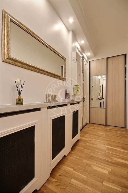 Entrance Furnished apartment - 43m²  - 1 bedroom - Grands Boulevards / Bonne Nouvelle - Paris