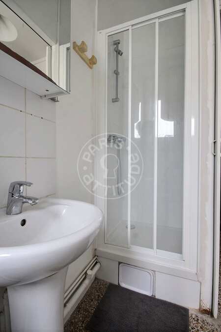 Bathroom Furnished studio - 21m²  - Buttes-Chaumont - Paris