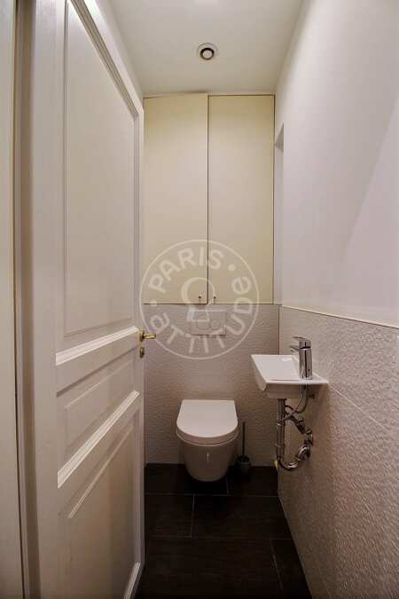 Toilet Furnished apartment - 76m²  - 2 bedrooms - Mirabeau - Paris