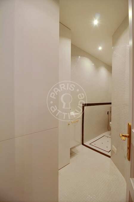 Inodoro Piso amueblado - 32m²  - 1 dormitorio - Madeleine - París