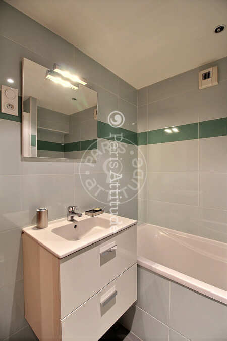 Salle de bain Appartement meublé - 47m²  - 1 chambre - Pyramides / Palais Royal - Paris