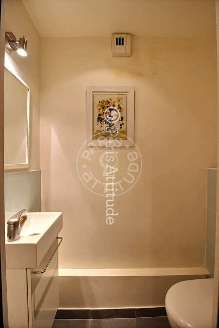 Toilettes Appartement meublé - 47m²  - 1 chambre - Pyramides / Palais Royal - Paris