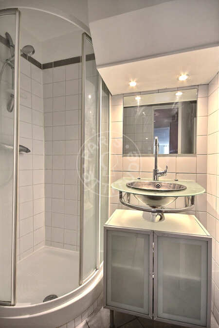 Salle de bain Studio meublé - 35m²  - Temple - Paris