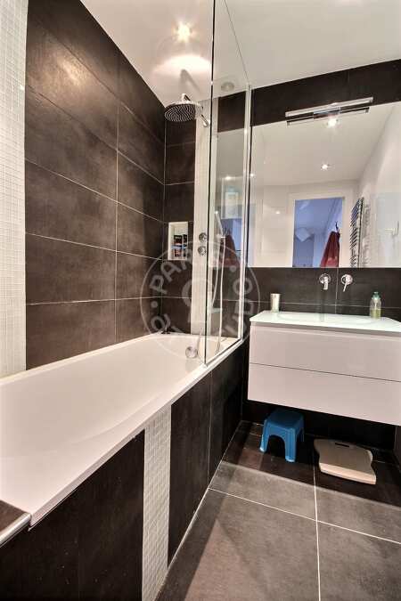 Bathroom Furnished apartment - 82m²  - 2 bedrooms - Oberkampf - Paris