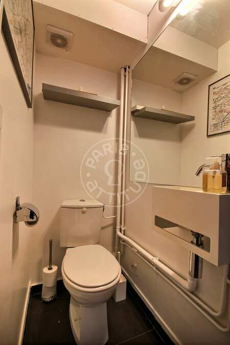 Toilet Furnished apartment - 82m²  - 2 bedrooms - Oberkampf - Paris
