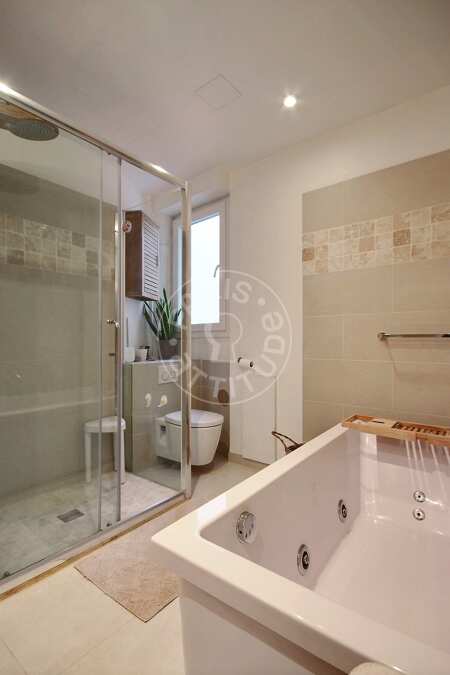 Salle de bain Appartement meublé - 91m²  - 2 chambres - Poissonnière - Paris