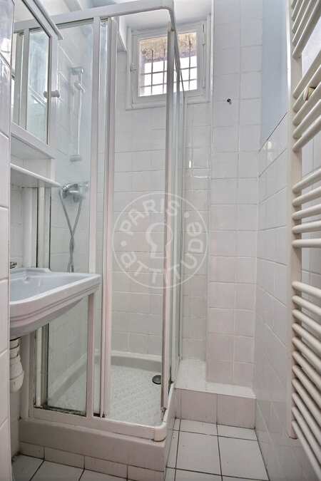Salle de bain Appartement meublé - 41m²  - 1 chambre - Latin / Saint-Michel - Paris
