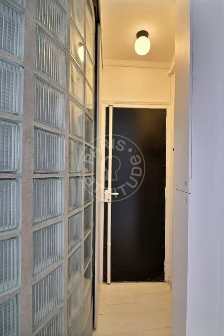Entrance Furnished studio - 25m²  - Sacré-Cœur - Paris