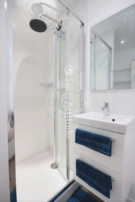 Bathroom Furnished apartment - 22m²  - 1 bedroom - Batignolles - Paris