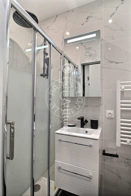 Bathroom Furnished studio - 13m²  - Triangle d'Or - Paris