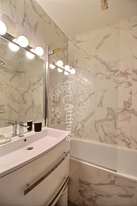 Salle de bain Appartement meublé - 66m²  - 2 chambres - Pereire - Paris