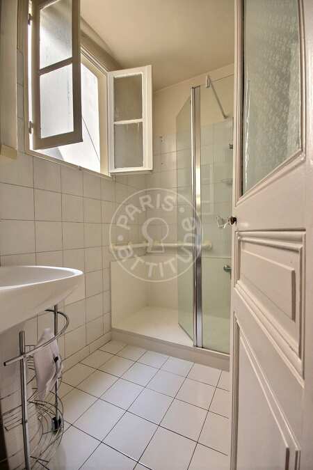 Bathroom Furnished apartment - 51m²  - 1 bedroom - Montmartre / Place des Abbesses - Paris