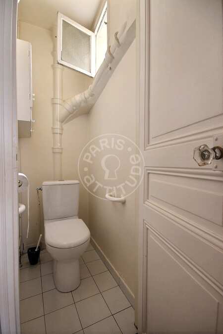 Toilet Furnished apartment - 51m²  - 1 bedroom - Montmartre / Place des Abbesses - Paris