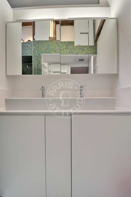 Bathroom Furnished apartment - 105m²  - 3 bedrooms - Place des Vosges - Paris