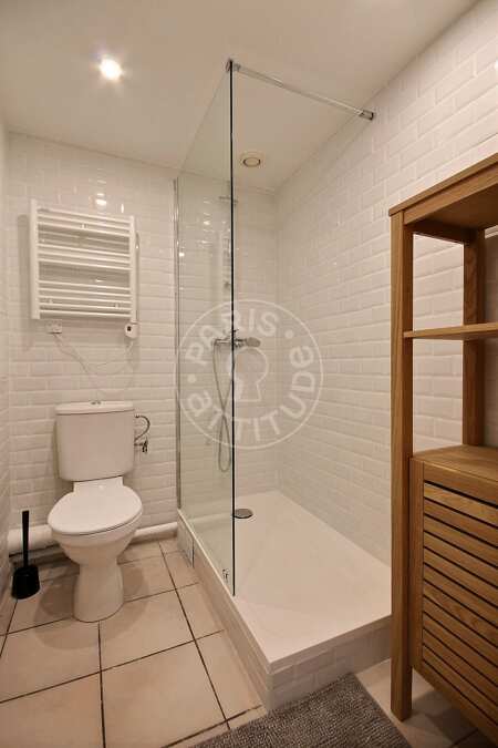Casa de banho Quitinete mobilado - 18m²  - Oberkampf - Paris
