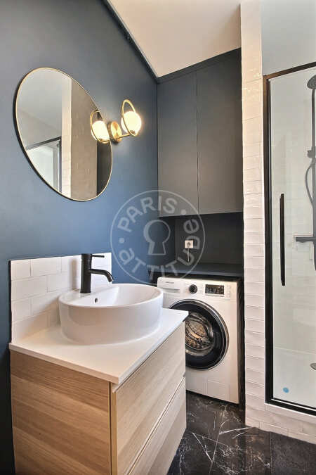 Bathroom Furnished apartment - 32m²  - 1 bedroom - Guy Môquet - Paris