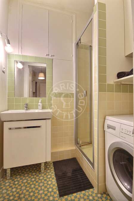 Bathroom Furnished apartment - 62m²  - 2 bedrooms - Porte Dorée - Paris