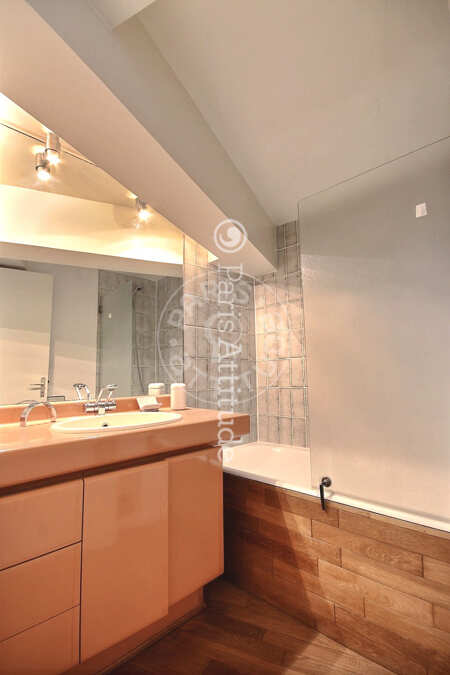 Bathroom Furnished apartment - 39m² - 1 bedroom - Pyramides / Palais Royal - Paris