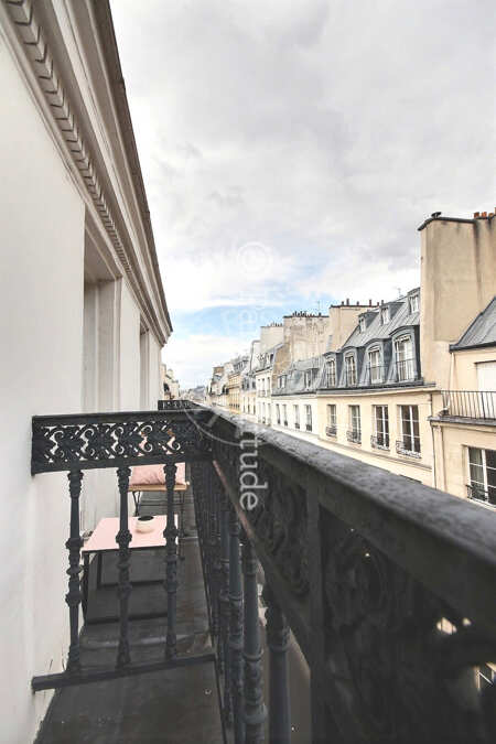 Balcony Furnished apartment - 39m² - 1 bedroom - Pyramides / Palais Royal - Paris