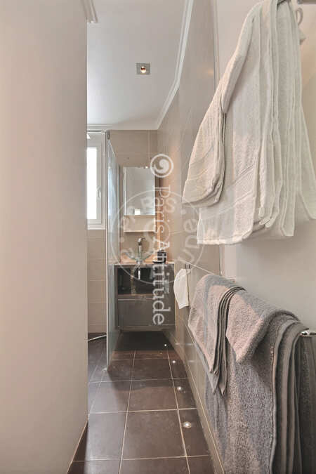 Salle de bain Appartement meublé - 70m² - 2 chambres - Victor Hugo - Paris