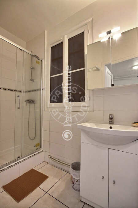 Salle de bain Appartement meublé - 47m²  - 1 chambre - Marx Dormoy - Paris