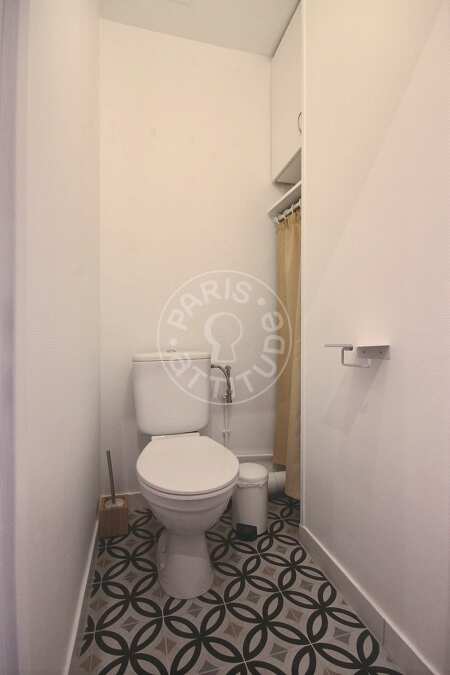 Toilettes Appartement meublé - 29m²  - 1 chambre - Canal Saint-Martin - Paris