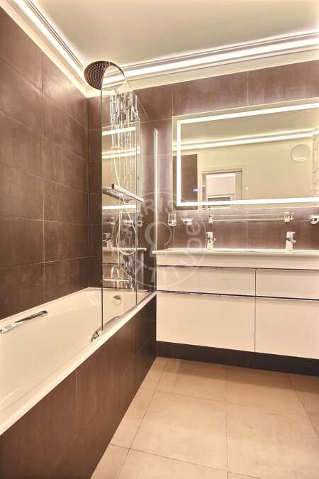 Casa de banho Apartamento mobilado - 79m²  - 2 quartos - Porte de Champerret - Paris