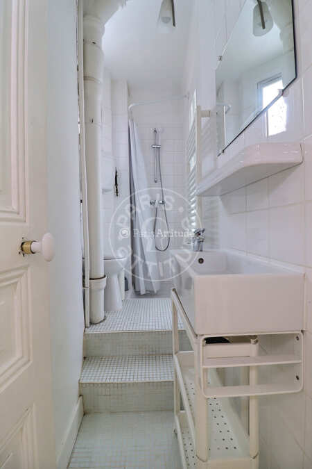 Salle de bain Studio meublé - 24m²  - Neuilly-sur-Seine
