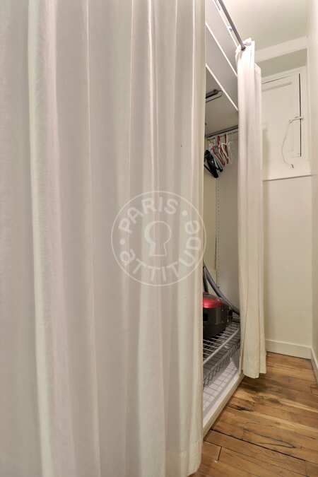 Dressing room Furnished apartment - 38m²  - 1 bedroom - Porte de Saint-Cloud - Paris