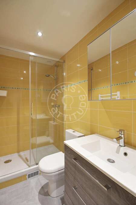 Salle de bain Studio meublé - 15m²  - Tour Eiffel - Paris