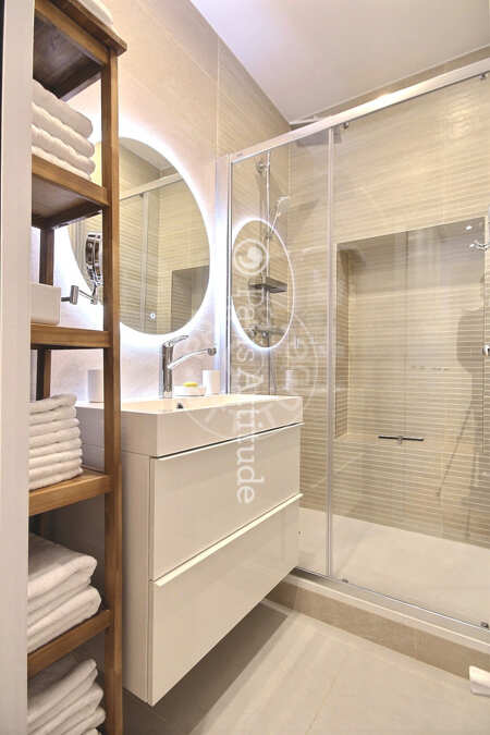 Bathroom Furnished apartment - 60m²  - 2 bedrooms - Nation - Paris