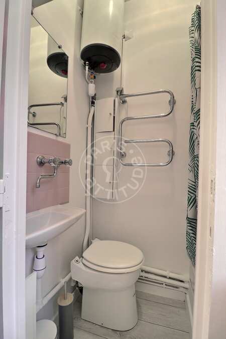 Salle de bain Studio meublé - 17m²  - Oberkampf - Paris