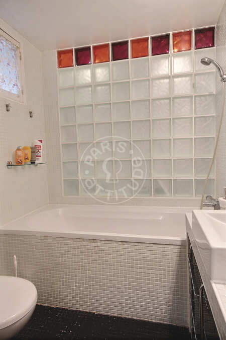 Badezimmer Möblierte wohnung - 70m²  - 2 Zimmer - Place des Fêtes - Paris