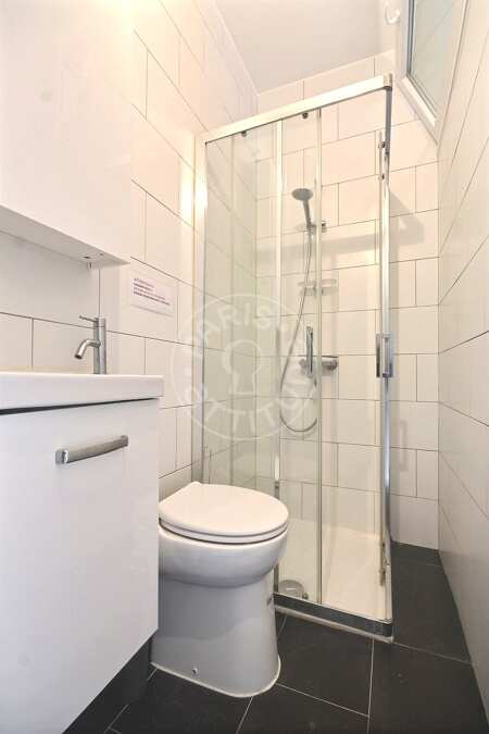 Salle de bain Studio meublé - 12m²  - Parc Monceau - Paris
