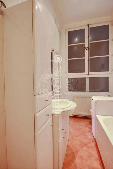 Salle de bain Appartement meublé - 32m²  - 1 chambre - Saint-Germain - Paris