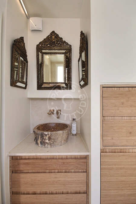 Bathroom Furnished apartment - 30m²  - 1 bedroom - Marx Dormoy - Paris