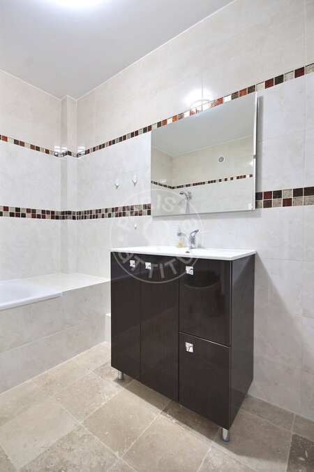 Salle de bain Appartement meublé - 65m²  - 2 chambres - Courbevoie