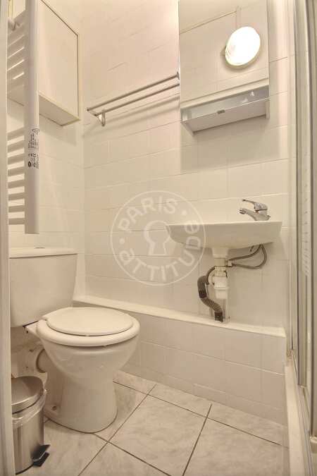 Salle de bain Studio meublé - 16m²  - Jules Joffrin - Mairie du 18ème - Paris