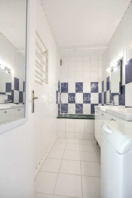 Bathroom Furnished apartment - 36m² - 1 bedroom - Porte de Saint-Cloud - Paris