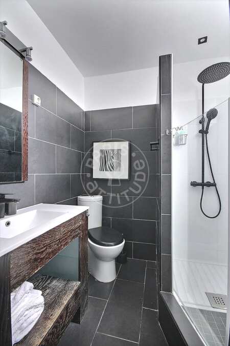 Bathroom Furnished apartment - 70m²  - 2 bedrooms - Sacré-Cœur - Paris