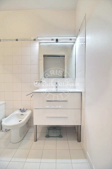 Bathroom Furnished apartment - 117m²  - 3 bedrooms - Trocadéro - Paris